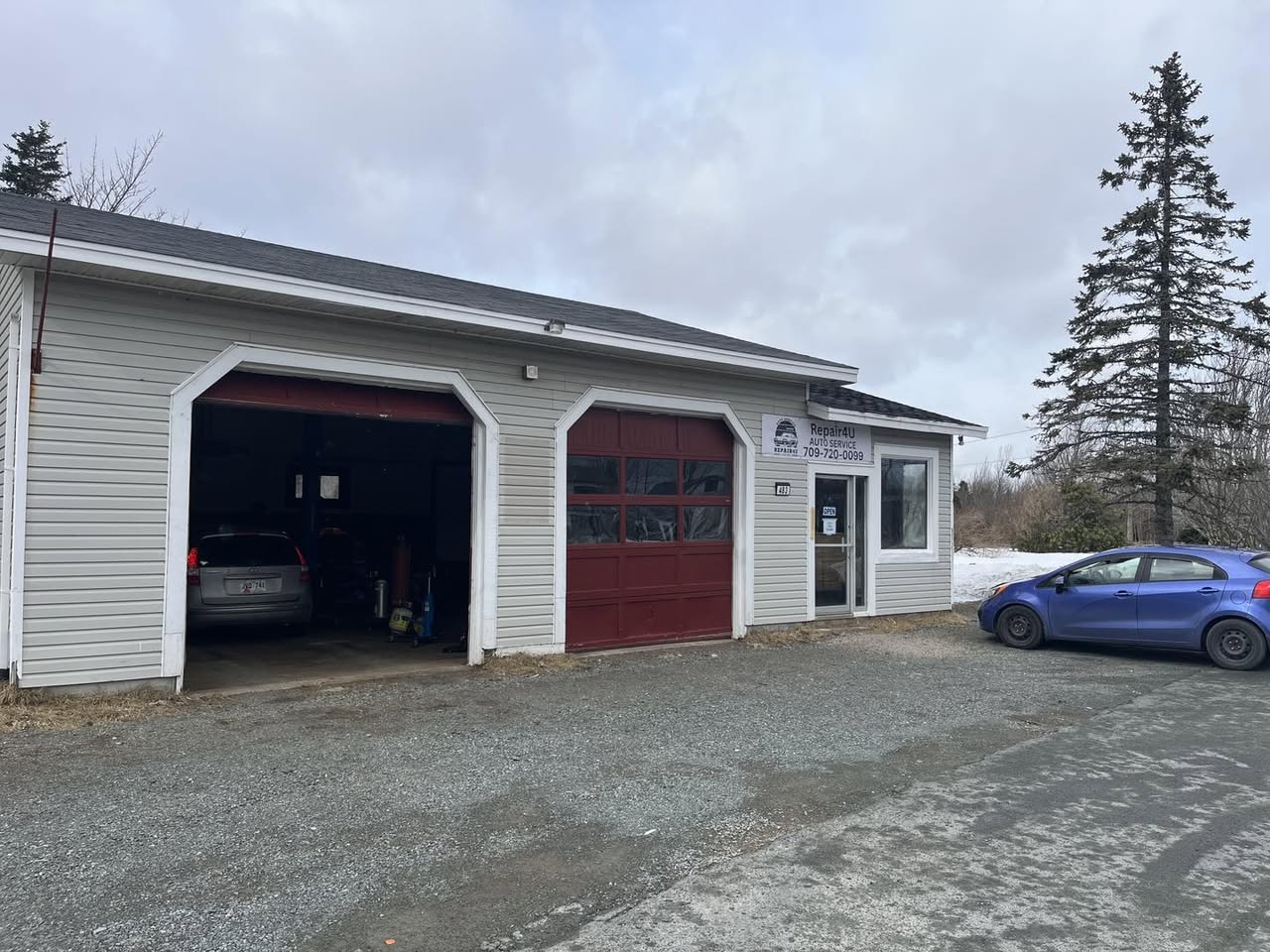 Repair4U Auto Service Shop Interior